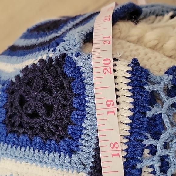 International ExtraTouch Sportswear Co, Crochet sweater.  One size Blue & white - Picture 7 of 7